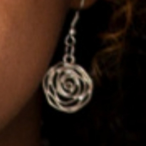 Silvertone Rosette Necklace Earring Bracelet Set - Picture 3 of 6